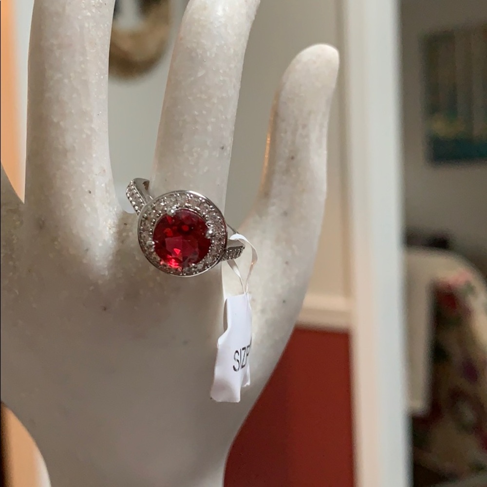 Ring costume jewelry size 6 NWT